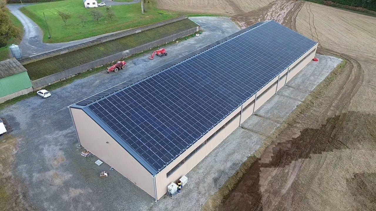 Bâtiment photovoltaïque agricole dans le Morbihan