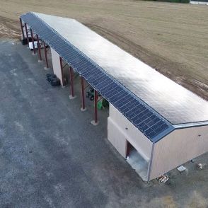 Hangar photovoltaïque Triangle Énergie en Bretagne