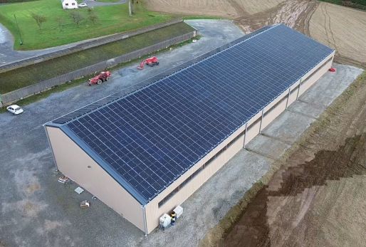 Bâtiment photovoltaïque agricole dans le Morbihan