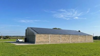 Hangar photovoltaïque de stockage pour un viticulteur