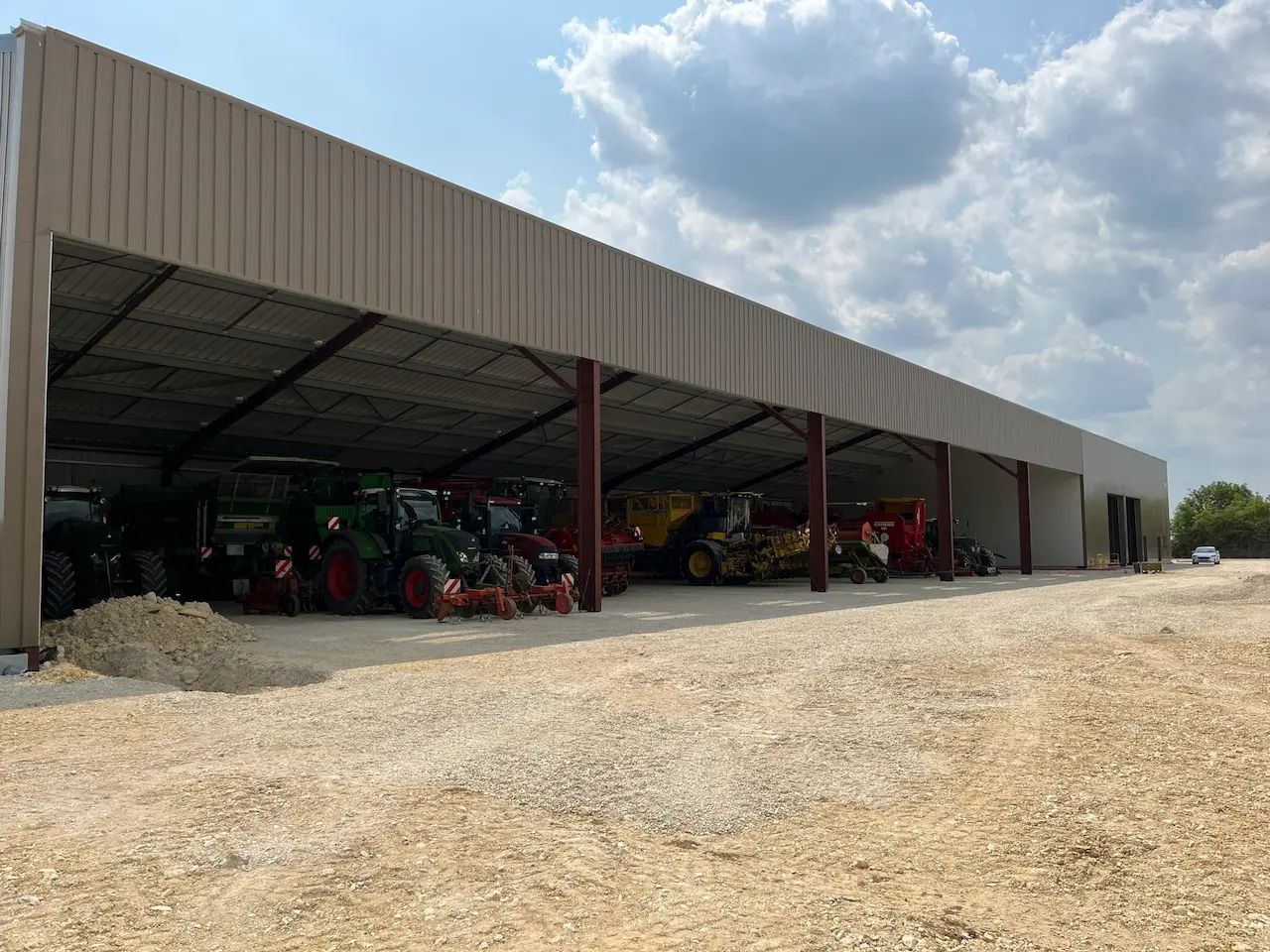 Bâtiment agricole Solaire et photovoltaïque réalisé par Triangle energie chez de agriculteurs dans toute la France