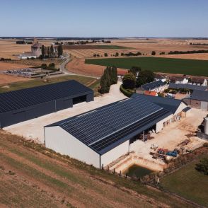 Bâtiment agricole Solaire et photovoltaïque réalisé par Triangle energie chez de agriculteurs dans toute la France