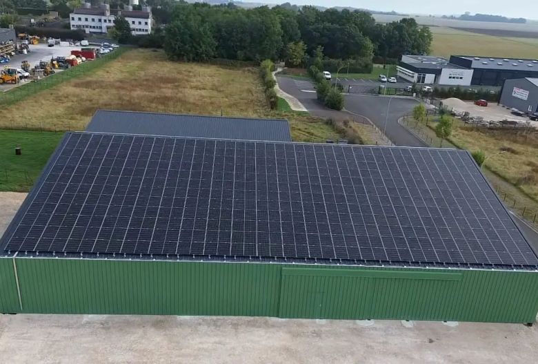 Bâtiment agricole Solaire et photovoltaïque réalisé par Triangle energie chez de agriculteurs dans toute la France