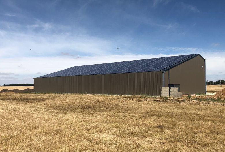 Bâtiment agricole Solaire et photovoltaïque réalisé par Triangle energie chez de agriculteurs dans toute la France