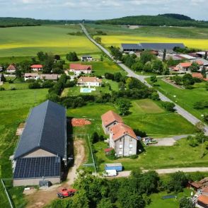 Rénovation de toiture en Moselle sur un bâtiment agricole avec photovoltaïque