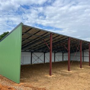 Bâtiment agricole Solaire et photovoltaïque réalisé par Triangle energie chez de agriculteurs dans toute la France