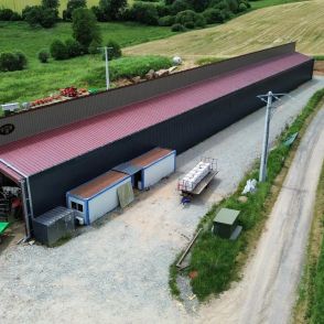 Arrière d'un hangar solaire en Loire - Triangle Énergie
