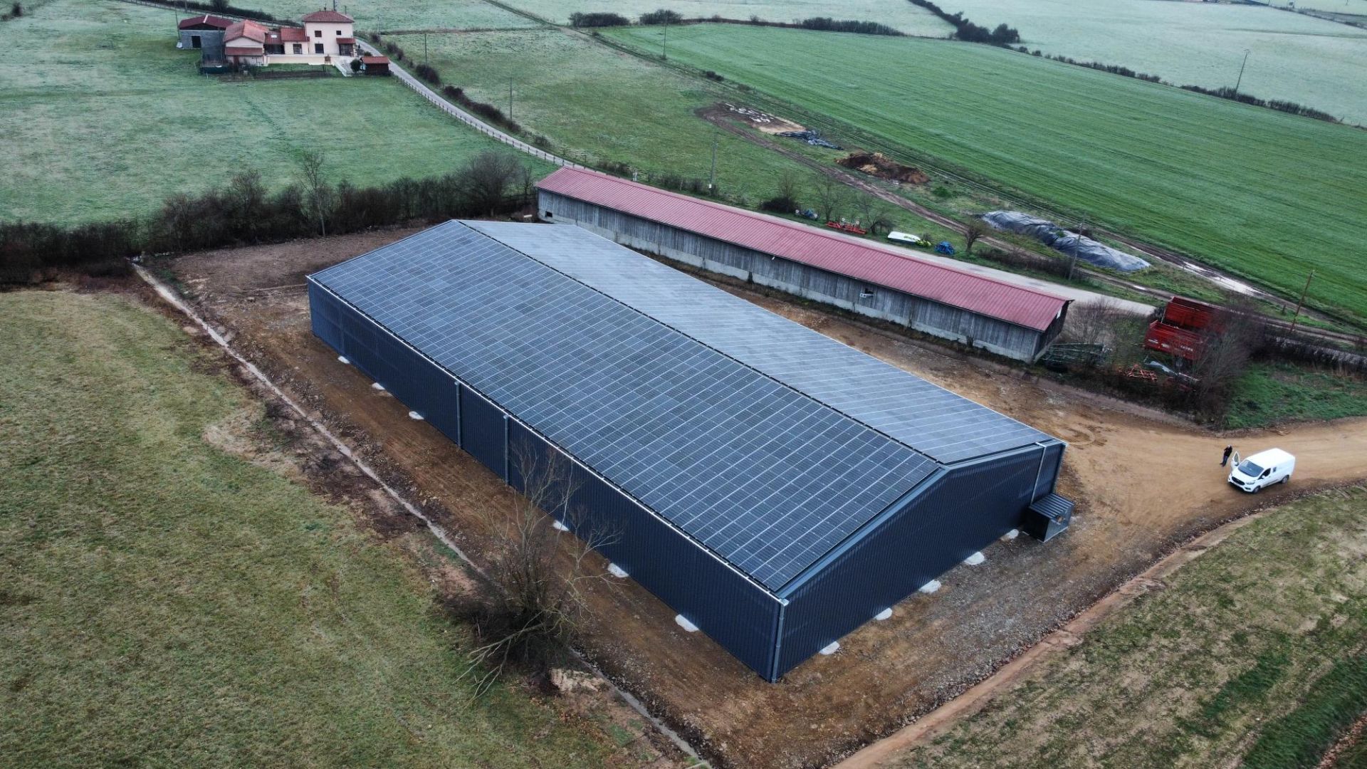 Bâtiment agricole vue du ciel - réalisation Triangle Energie leader du photovoltaïque