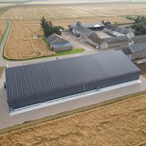 Bâtiment agricole Solaire et photovoltaïque réalisé par Triangle energie chez de agriculteurs dans toute la France