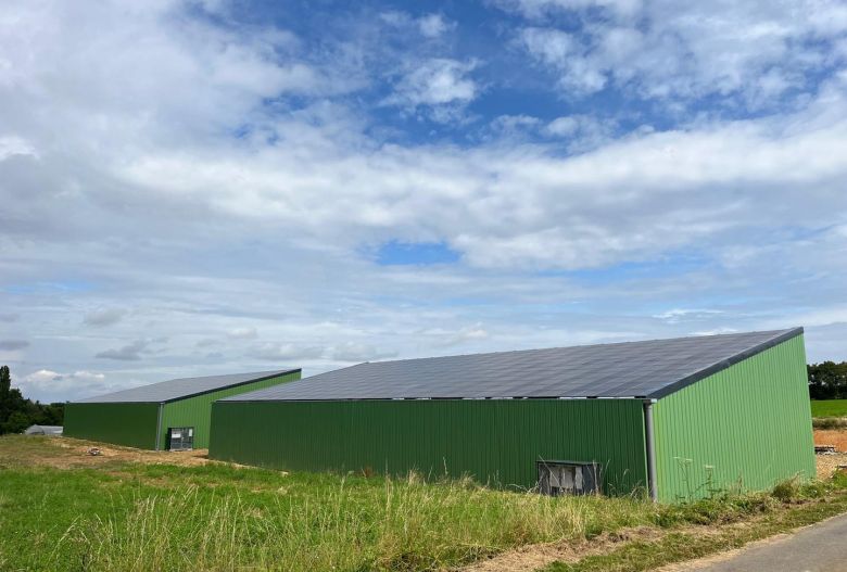 Bâtiment agricole Solaire et photovoltaïque réalisé par Triangle energie chez de agriculteurs dans toute la France