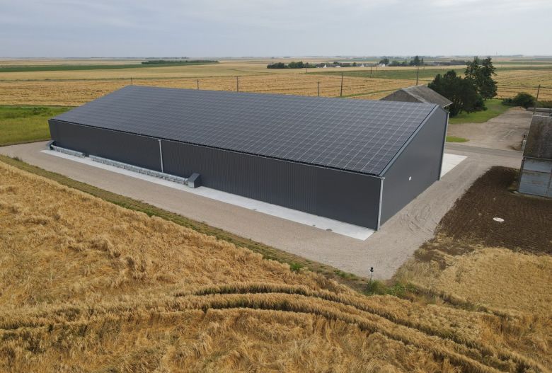 Bâtiment agricole Solaire et photovoltaïque réalisé par Triangle energie chez de agriculteurs dans toute la France