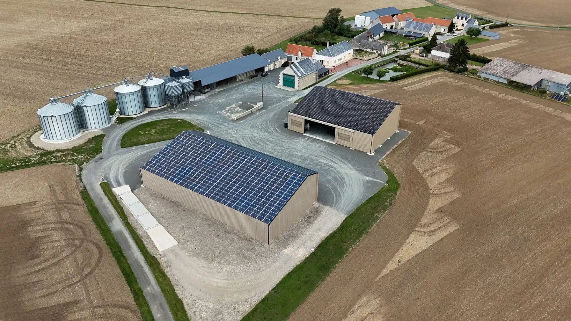 Bâtiment agricole photovoltaïque de stockage matériel en Indre-et-Loire
