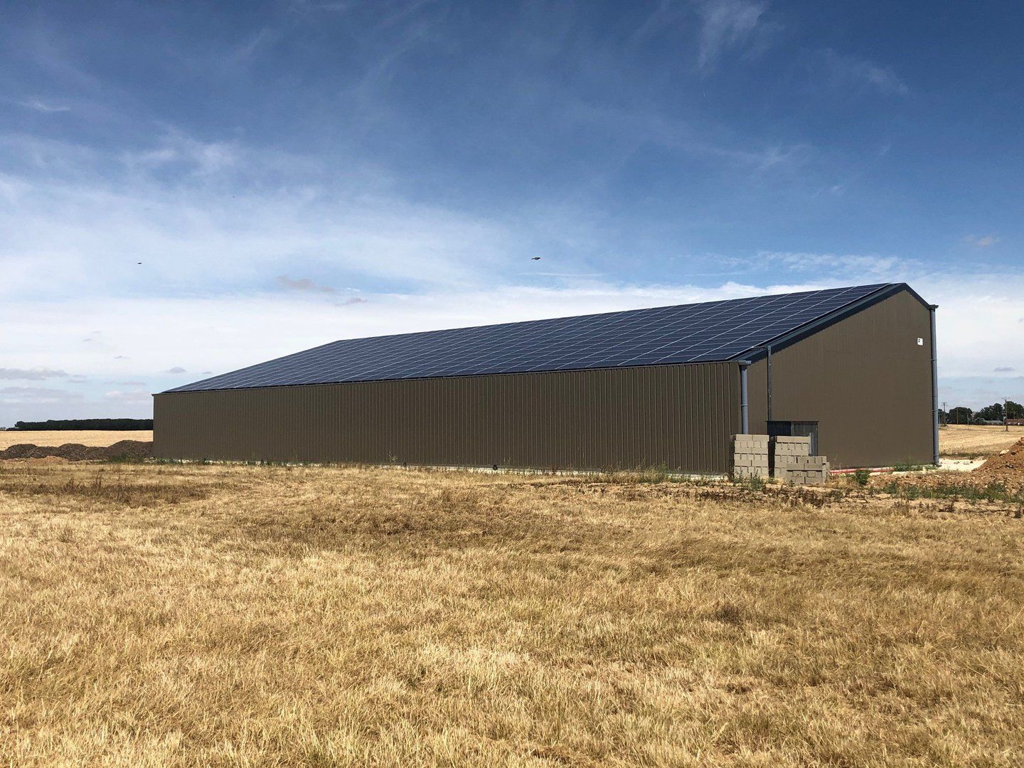 Bâtiment agricole Solaire et photovoltaïque réalisé par Triangle energie chez de agriculteurs dans toute la France