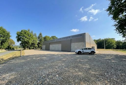 Bâtiment agricole photovoltaïque pour un viticulteur réalisé par Triangle Énergie