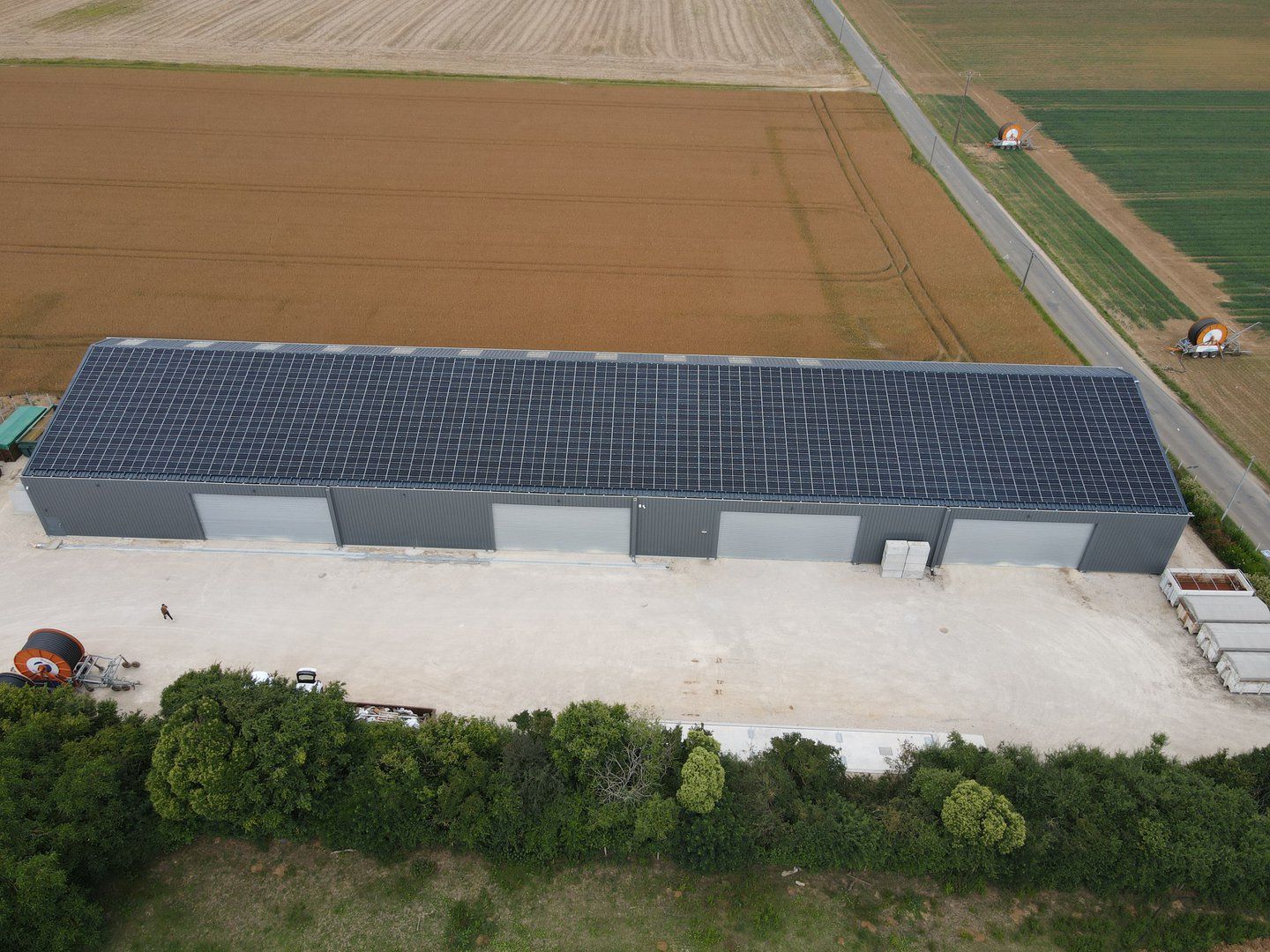 Bâtiment agricole Solaire et photovoltaïque réalisé par Triangle energie chez de agriculteurs dans toute la France