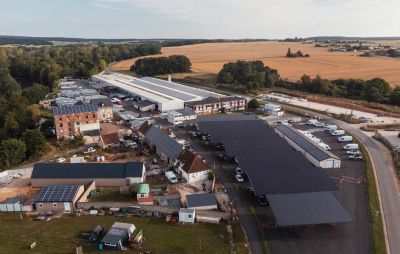 réalisation vue du ciel d'un bâtiment d'élevage solaire de Triangle Elevage du Groupe le Triangle